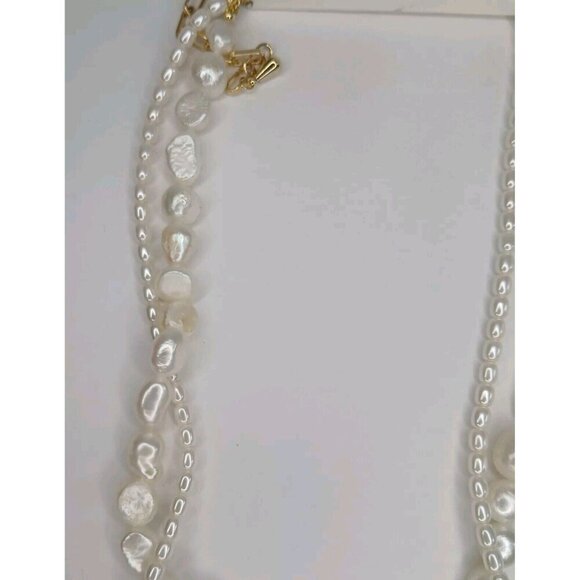 NEW Woman White Pearl Necklace With Golden Pendant - Picture 3 of 6